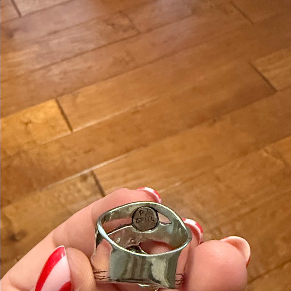Elegant Sterling Silver Pearl Statement Ring - Picture 4 of 4